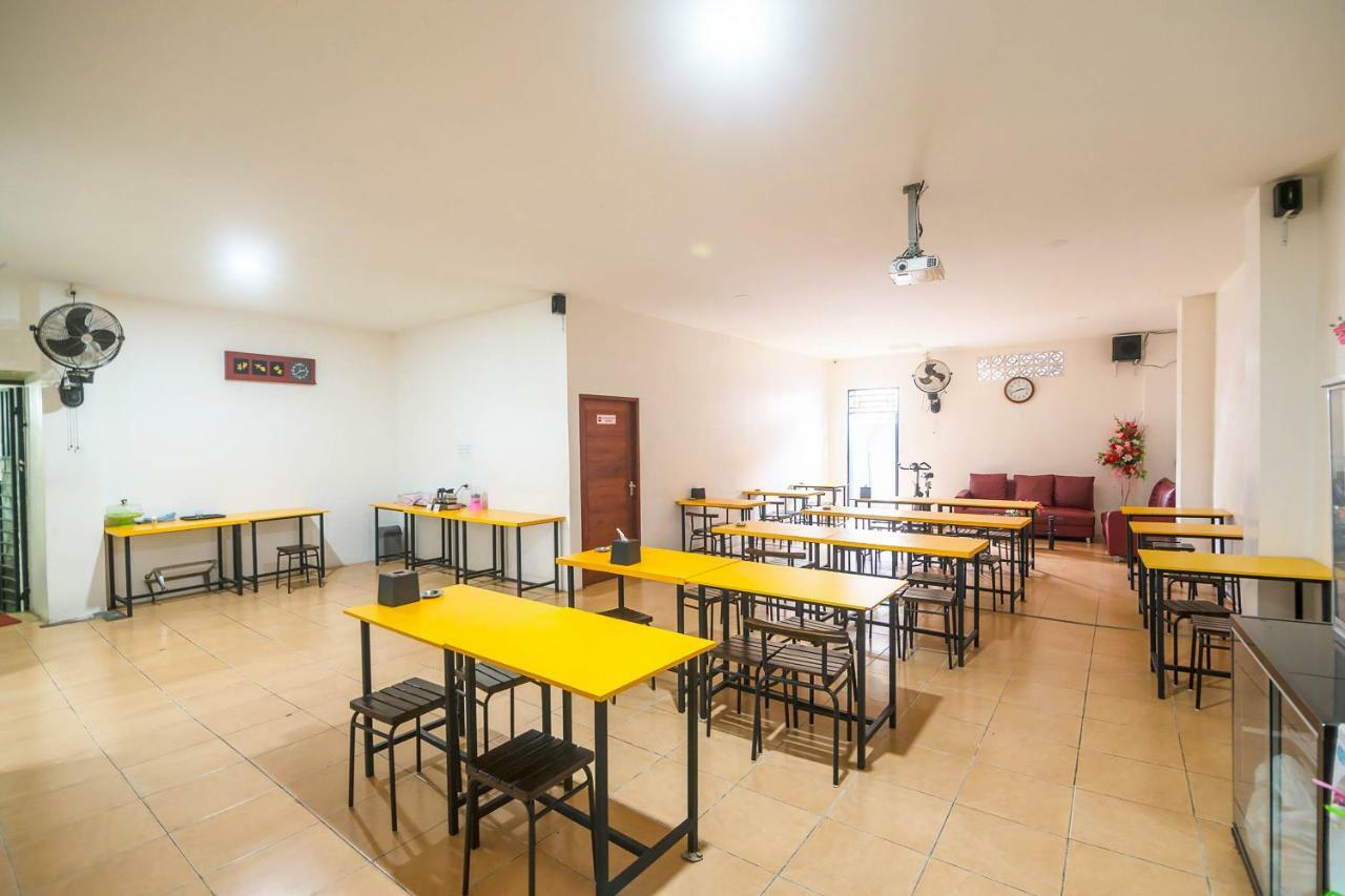 Sentosa Guest House Понтианак Экстерьер фото