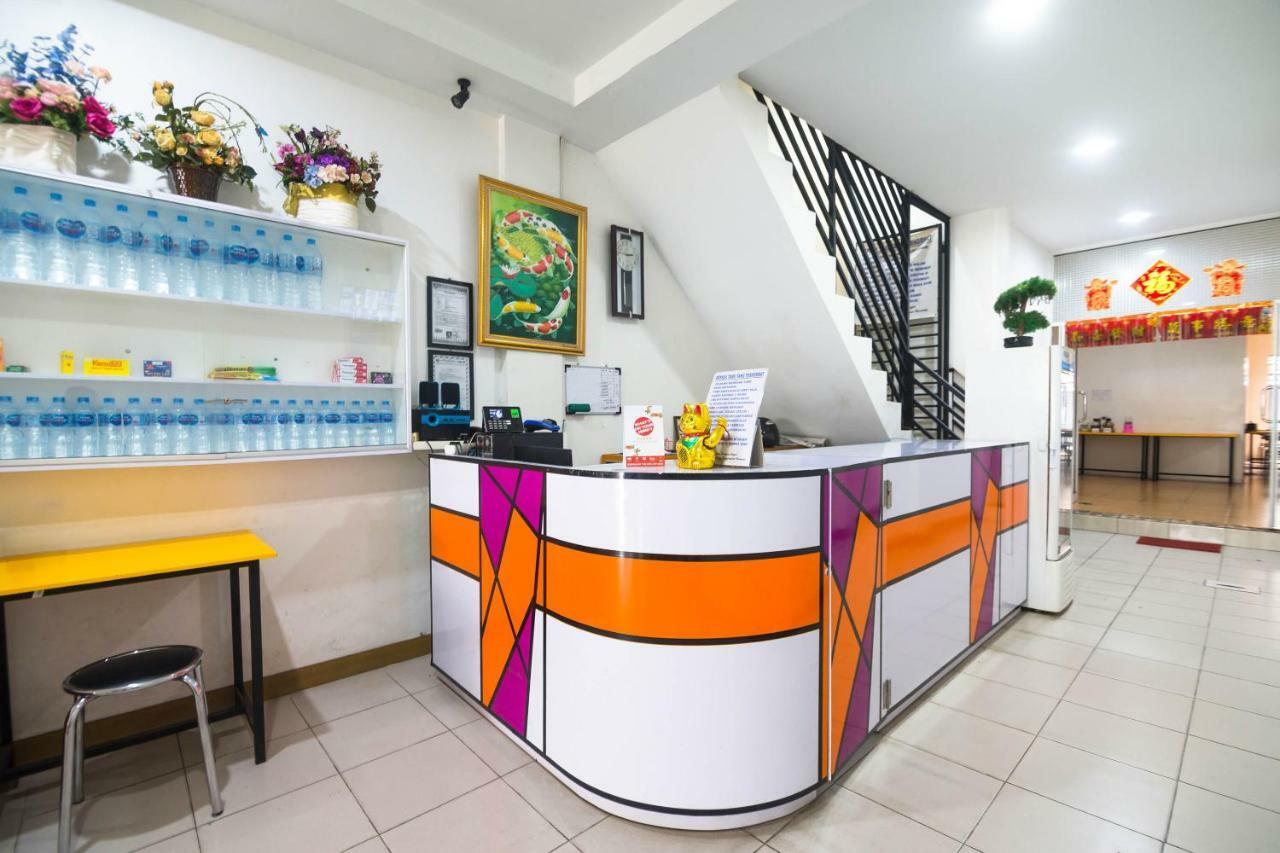 Sentosa Guest House Понтианак Экстерьер фото